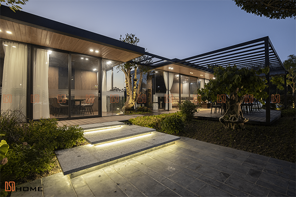 Mẫu sân vườn hoa đối với biệt thự phố