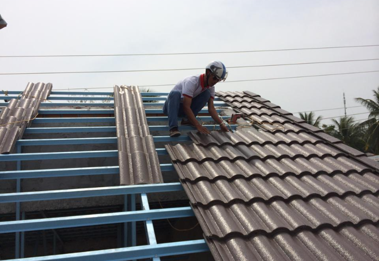 mai-nha-khung-thep-lop-ngoi201 Báo giá mái nhà khung thép lợp ngói mới nhất 2023