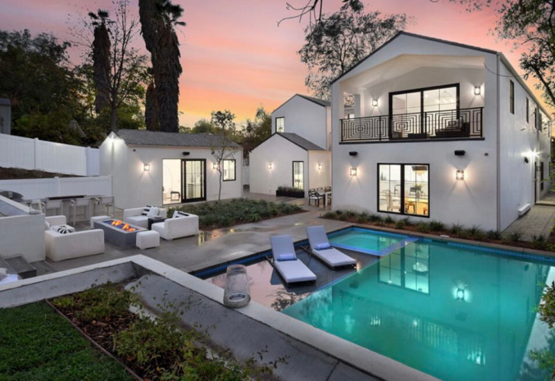 mau-villa-nghi-duong-phong-cach-hien-dai-sang-tao-nhin-la-me-5 So sanh villa va biet thu