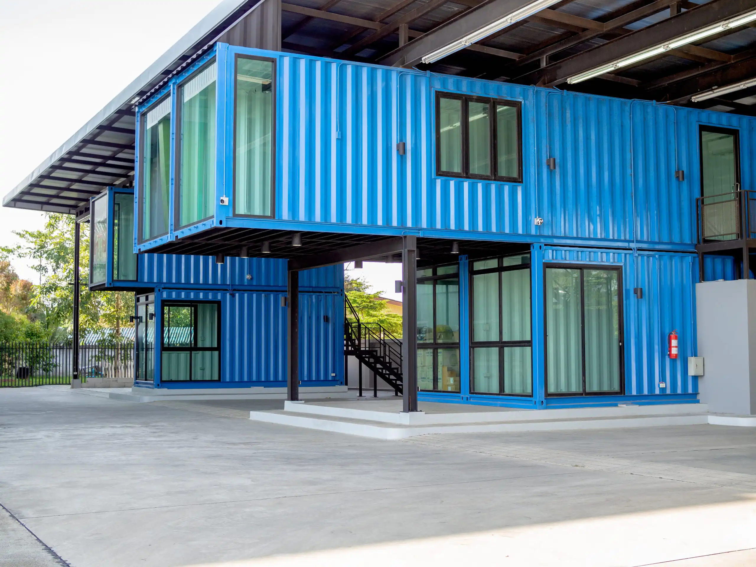 Văn phòng nhà container lắp ghép dễ dàng di chuyển theo các công trường xây dựng